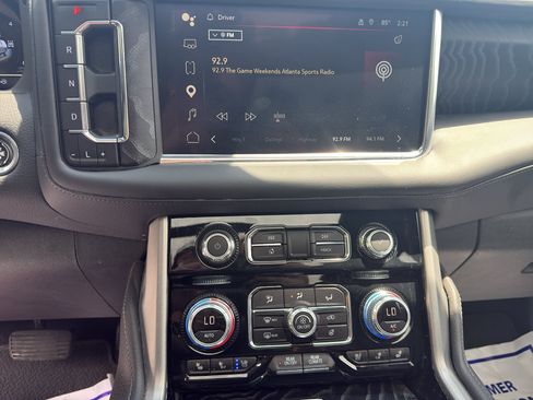 Used 2023 GMC Yukon Denali w/ Advanced Technology Package AWD/4WD image 9