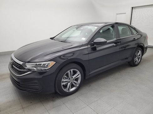 Used 2024 Volkswagen Jetta SE image 2