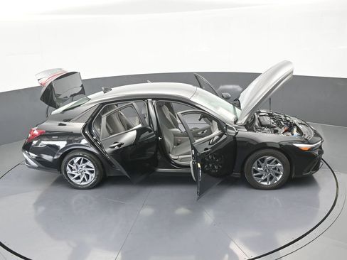 Used 2024 Hyundai Elantra SEL image 70