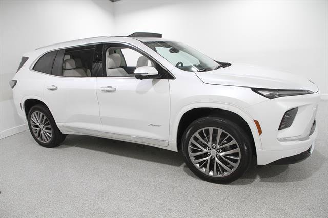 Used 2025 Buick Enclave Avenir w/ LPO, Floor Liner Package AWD/4WD image 1