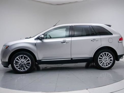 Used 2013 Lincoln MKX AWD image 2