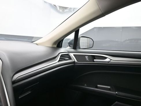 Used 2020 Ford Fusion SE FWD image 27