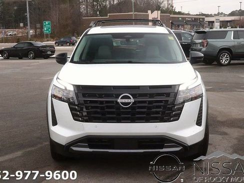 New 2026 Nissan Pathfinder SL w/ SL Premium Package AWD/4WD image 2
