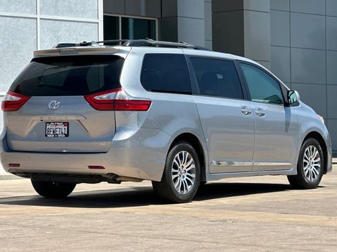 Certified 2018 Toyota Sienna XLE w/ XLE Navigation Package FWD image 4
