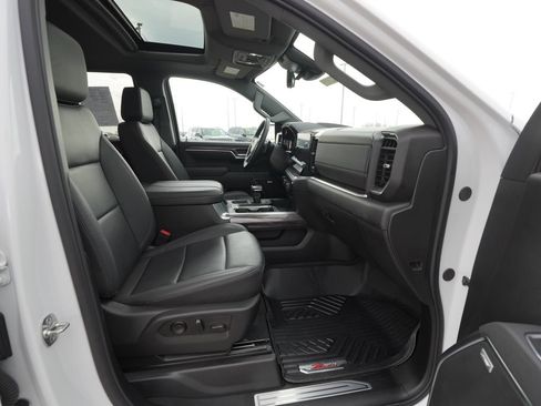 Used 2025 Chevrolet Silverado 1500 LTZ AWD/4WD image 23