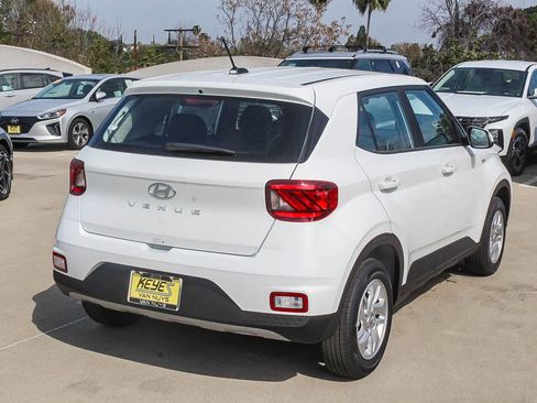 New 2026 Hyundai Venue SE FWD image 4