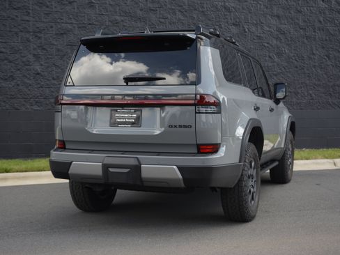 Used 2025 Lexus GX 550 AWD/4WD image 7