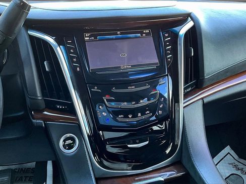Used 2019 Cadillac Escalade Premium Luxury image 9
