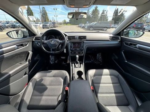 Used 2018 Volkswagen Passat 2.0T R-Line FWD image 14