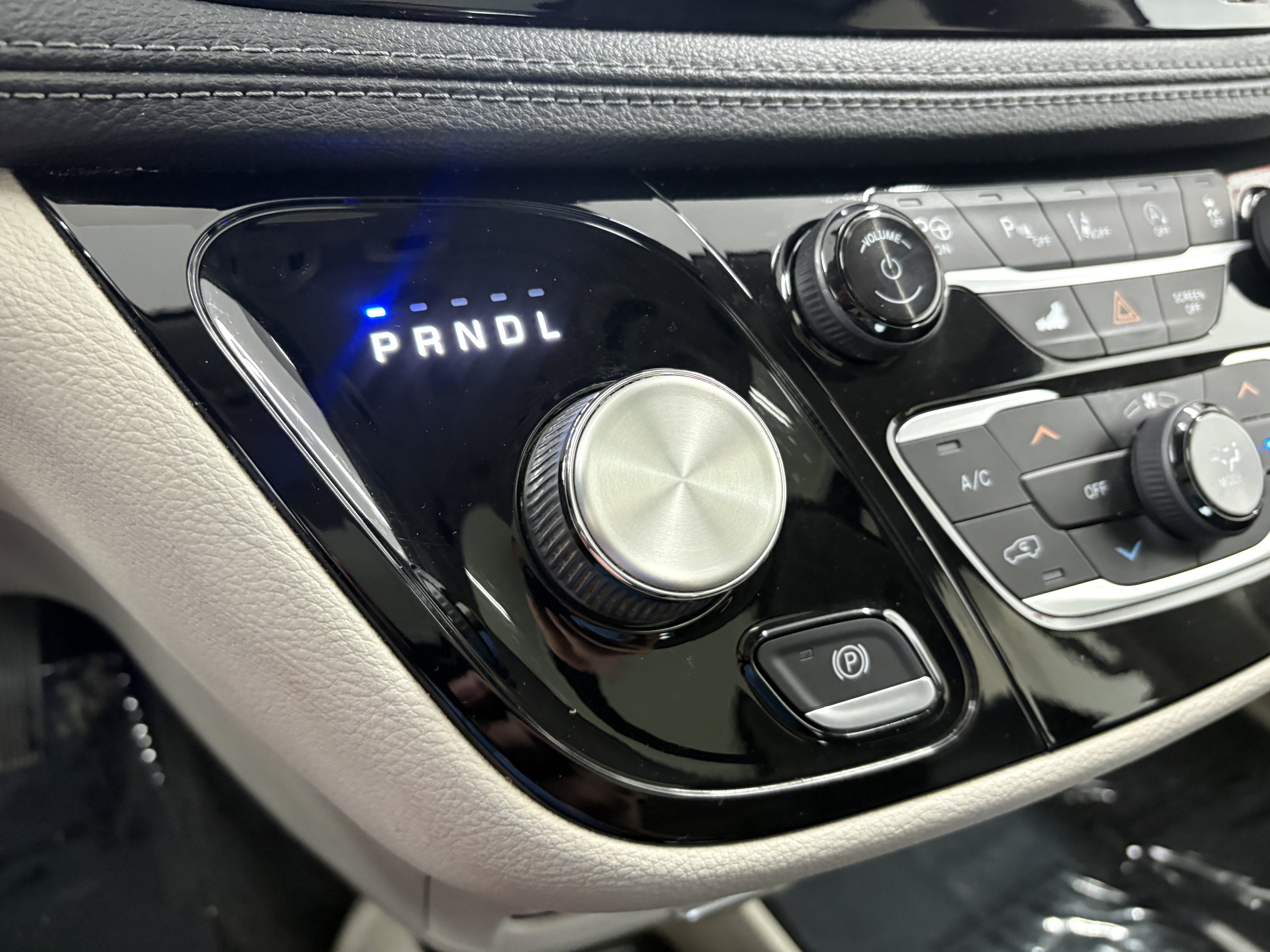 Used 2020 Chrysler Pacifica Limited w/ Advanced Safetytec Group FWD image 23