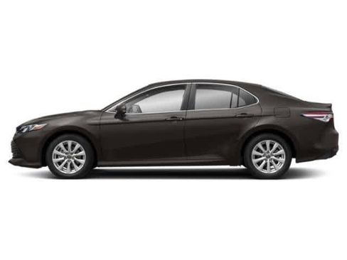 Used 2018 Toyota Camry L image 3