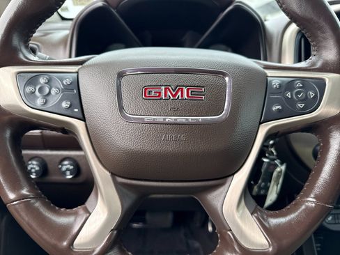 Used 2022 GMC Canyon Denali image 22