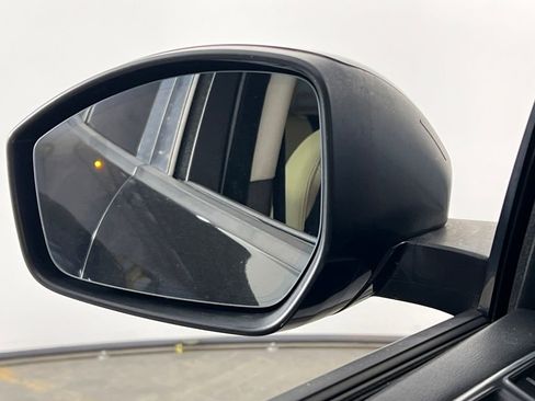 Used 2017 Jaguar F-PACE Premium image 40