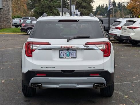 Used 2023 GMC Acadia SLT w/ Technology Package image 4