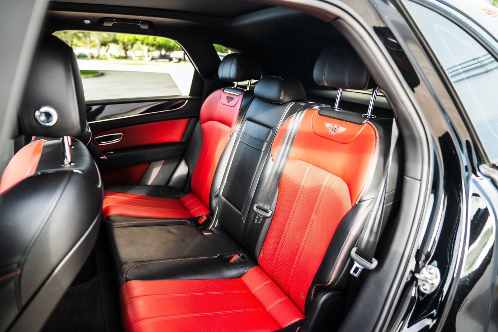 Used 2019 Bentley Bentayga AWD/4WD image 18