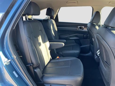 Certified 2025 Kia Sorento EX image 29