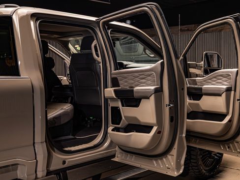 Used 2026 Ford F350 Platinum w/ Platinum Plus Package image 31