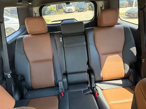 Used 2024 Lexus GX 550 w/ Accessory Package (Z1) AWD/4WD image 12