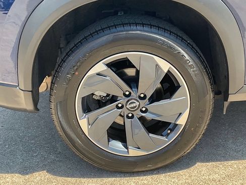 Used 2025 Nissan Rogue SV FWD image 7