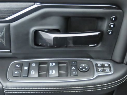 Used 2024 RAM 3500 Limited image 24