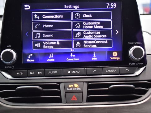 Used 2025 Nissan Altima 2.5 SV FWD image 25