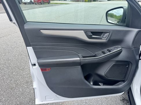 Used 2022 Ford Escape SE w/ SE Sport Appearance Package FWD image 6