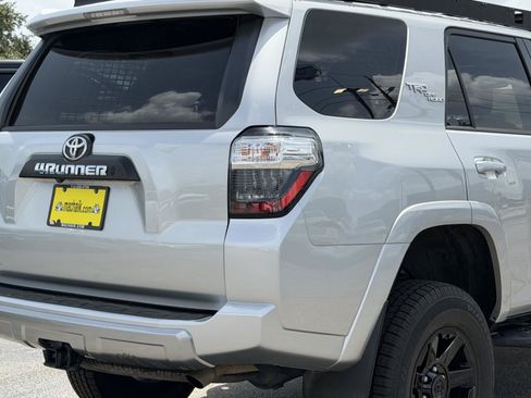 Used 2022 Toyota 4Runner TRD Off-Road Premium AWD/4WD image 10