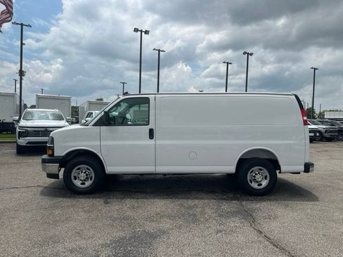New 2026 Chevrolet Express 2500 w/ Communications Package RWD image 6