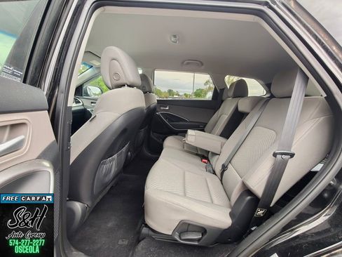 Used 2017 Hyundai Santa Fe SE FWD image 19