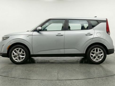 Used 2025 Kia Soul LX w/ LX Technology Package FWD image 5