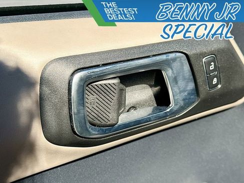 Used 2023 Ford Bronco Wildtrak image 17