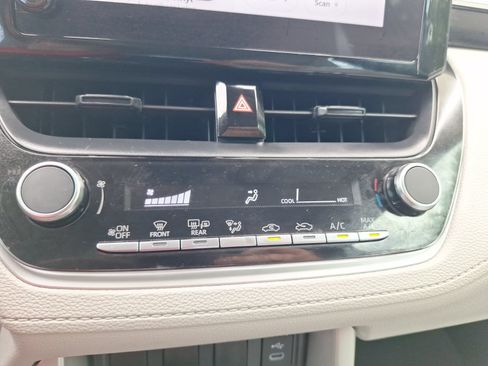 Used 2023 Toyota Corolla Cross L FWD image 25