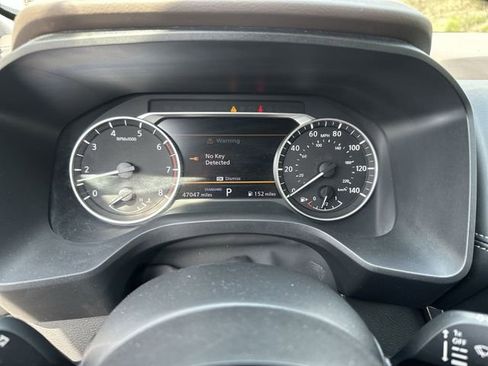 Used 2023 Nissan Rogue SV image 12