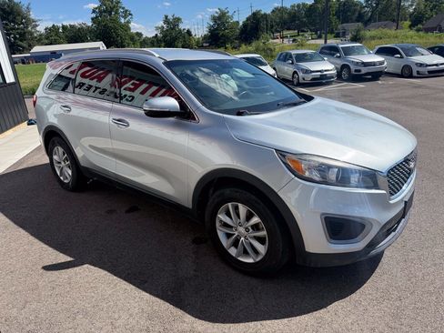 Used 2016 Kia Sorento FWD w/ LX Convenience Package image 5