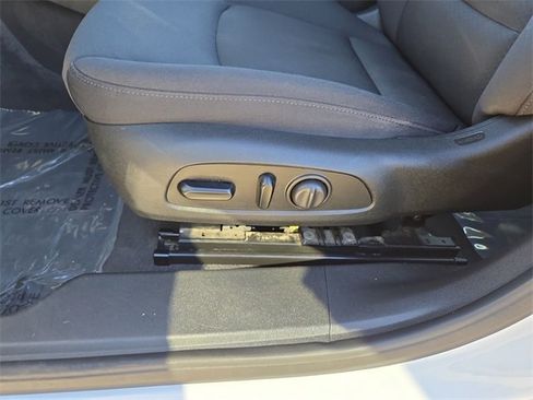 Used 2023 Chevrolet Malibu LT image 31