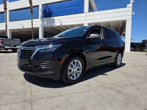 Used 2022 Chevrolet Equinox LS w/ LS Convenience Package FWD image 2