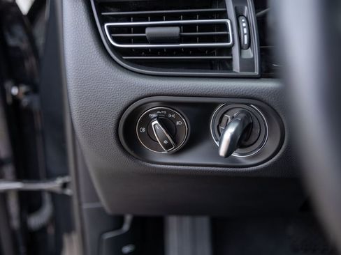 Used 2021 Porsche Macan AWD/4WD image 29