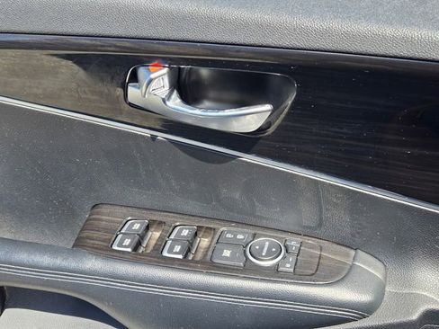 Used 2020 Kia Sorento LX FWD image 21