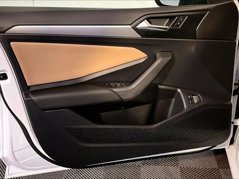 Used 2021 Volkswagen Jetta SE w/ SE Cold Weather Package image 21