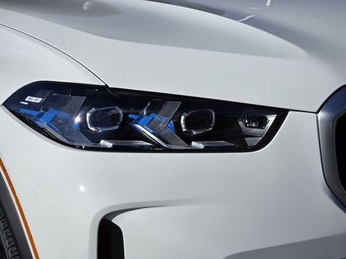 New 2026 BMW X5 xDrive50e w/ Premium Package image 8