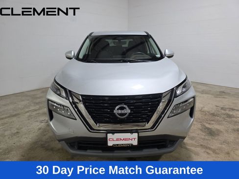 Used 2022 Nissan Rogue SV image 2