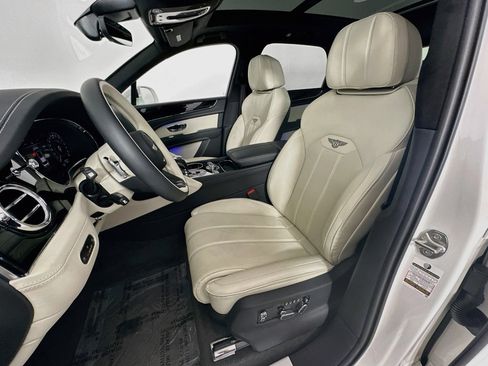 Used 2025 Bentley Bentayga AWD/4WD image 21