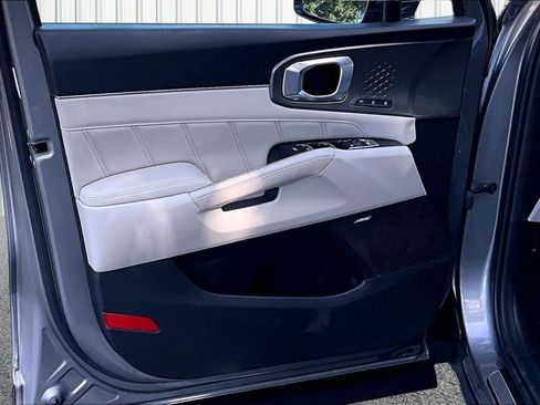Used 2023 Kia Sorento SX Prestige w/ Panoramic Sunroof Package image 17