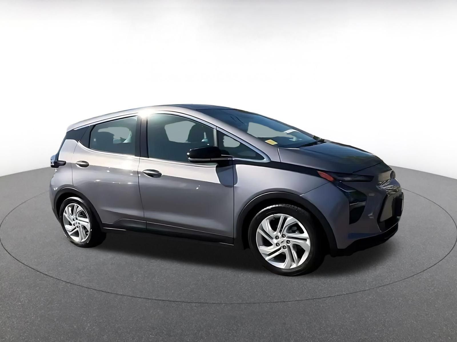 Used 2023 Chevrolet Bolt LT w/ Driver Confidence Package FWD image 2