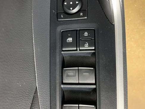 Used 2022 Toyota RAV4 XLE w/ XLE Grade Weather Package AWD/4WD image 17