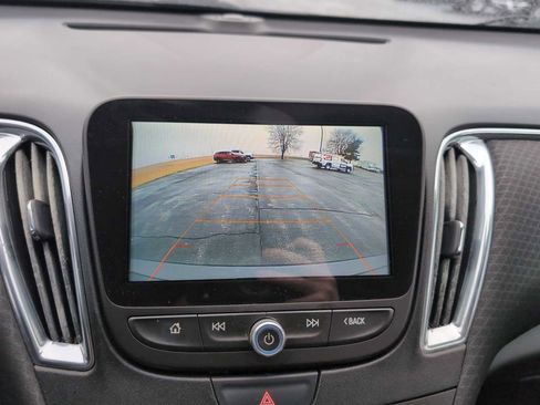 Used 2018 Chevrolet Malibu LT image 14