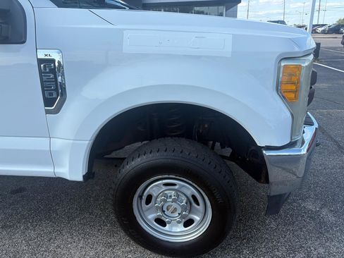 Used 2017 Ford F250 XL w/ XL Decor Group AWD/4WD image 10