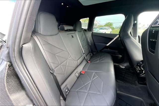 Used 2025 BMW iX xDrive50 w/ Sport Package AWD/4WD image 29