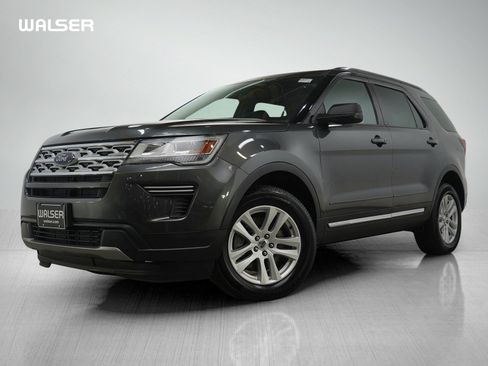 Used 2019 Ford Explorer XLT image 1