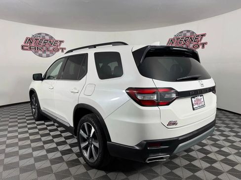 Used 2023 Honda Pilot Touring image 5